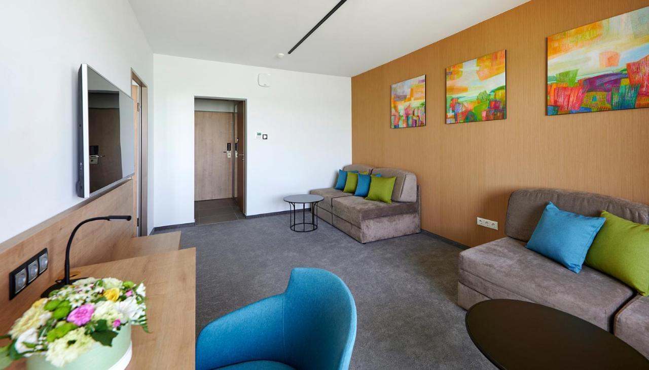 Hotel Otp Balatonszárszó 外观 照片