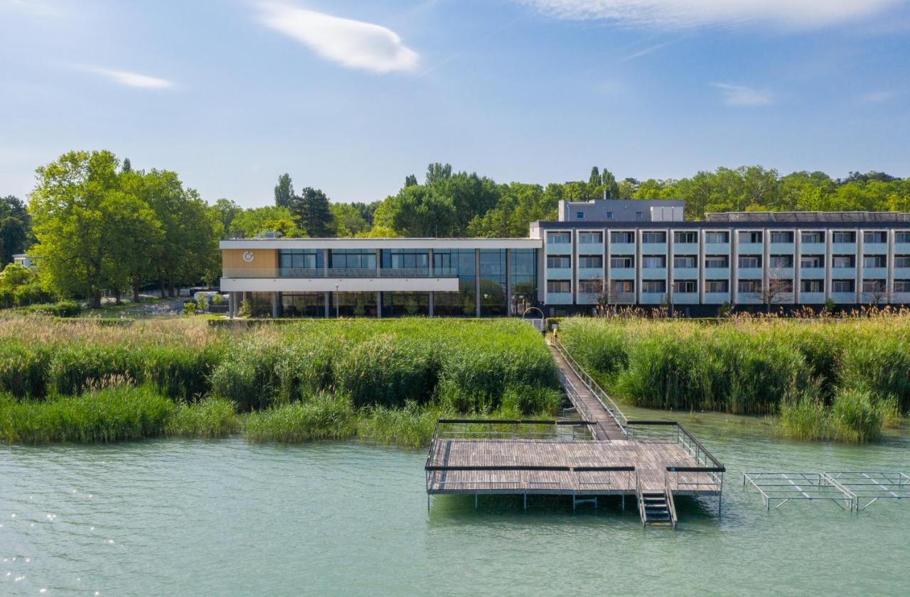 Hotel Otp Balatonszárszó 外观 照片