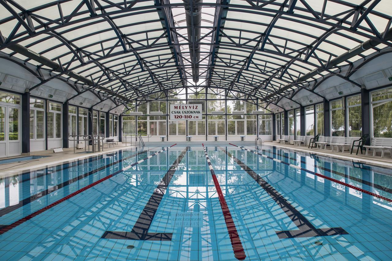 Hotel Otp Balatonszárszó 外观 照片